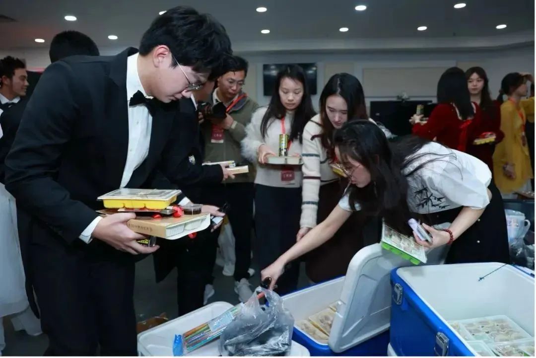 8511B6311E632F4C6F81C0FAC33_2E27DE2E_1588B