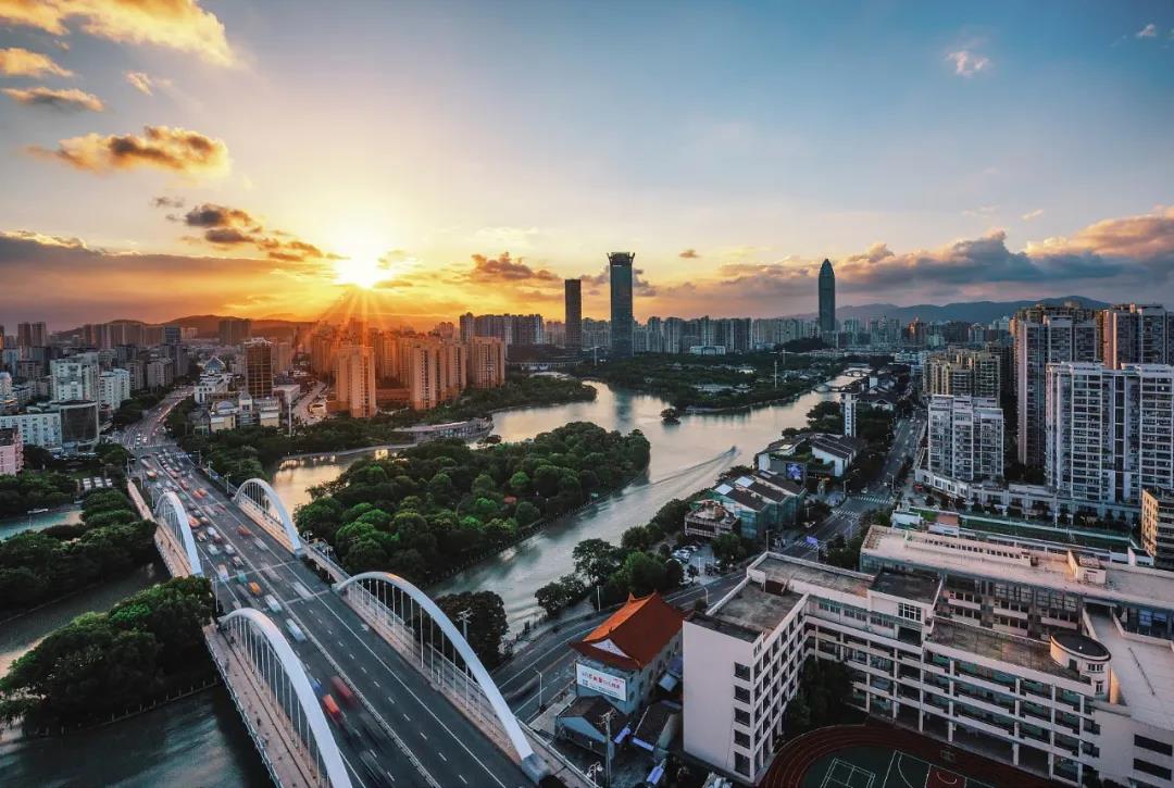 张志学、易希薇：在这里，，，，，，望见中国都会的韧性